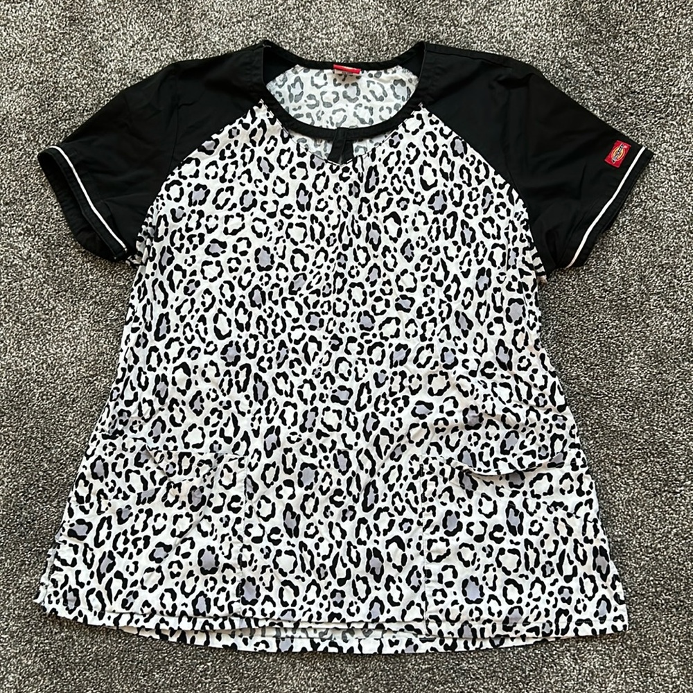 Leopard Print Dickies scrub top XL